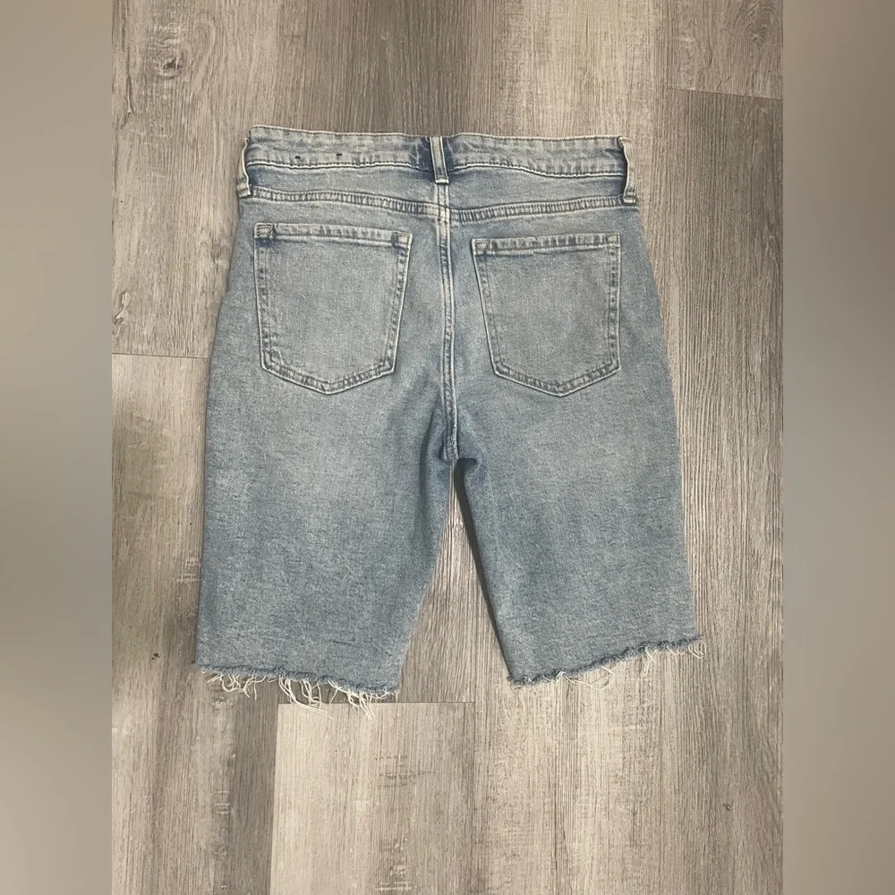 GAP 🩳 Blue Distressed 9'' Bermudas jean shorts, size 4/27 Looks new 💙